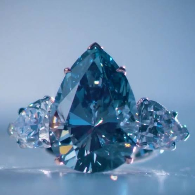 Blue Diamond Auction: बेशकीमती ब्लू डायमंड की नीलामी आज, करोड़ों रूपये में बिकने की सम्भावना…