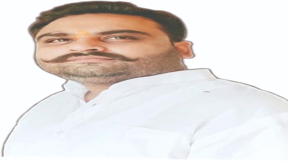 MP में कांग्रेस को फिर झटकाः टिकट के दावेदार रहे राजदीप ने थामा BJP का दामन, योगी ने दिलाई सदस्यता