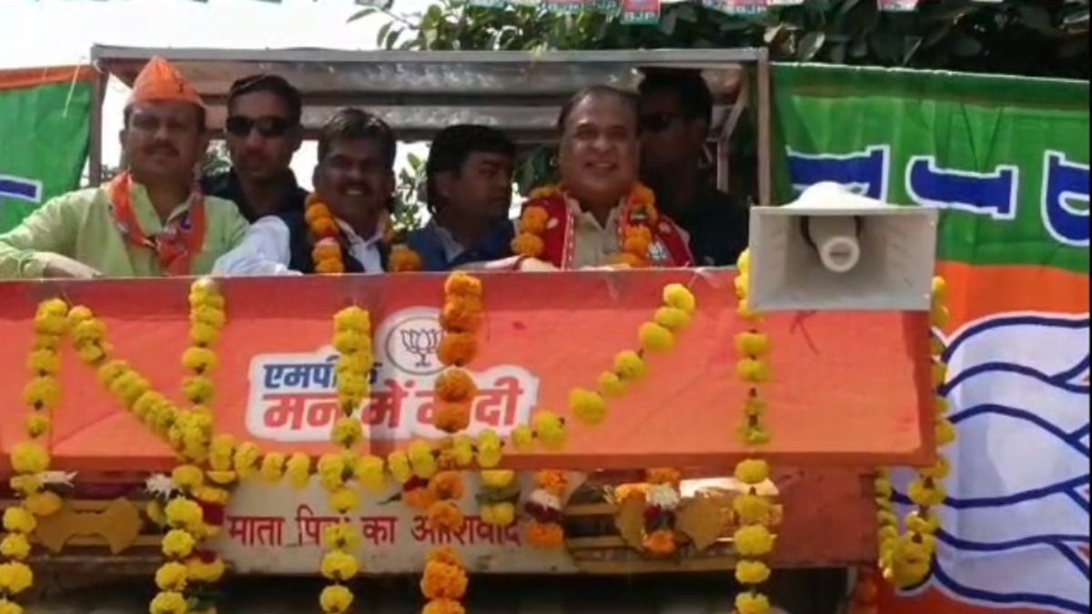 असम के CM ने पहुंचे ओंकारेश्वर: BJP प्रत्याशी के लिए किया रोड शो, कहा- कांग्रेस को वोट देना मतलब प्रदेश को फिर बीमारू बनाना