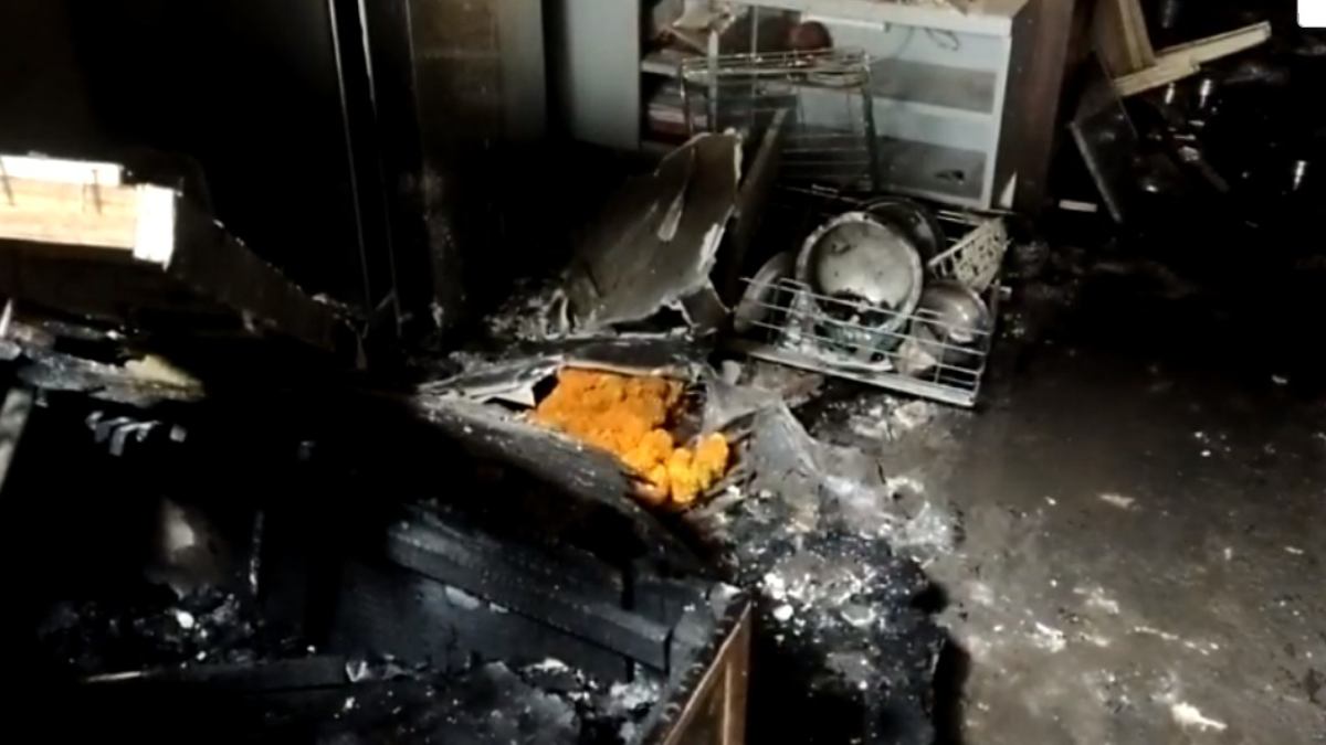 Indore News: चाय बनाने के दौरान फटा गैस सिलेंडर, हादसे में तीन घायल, इलाज जारी