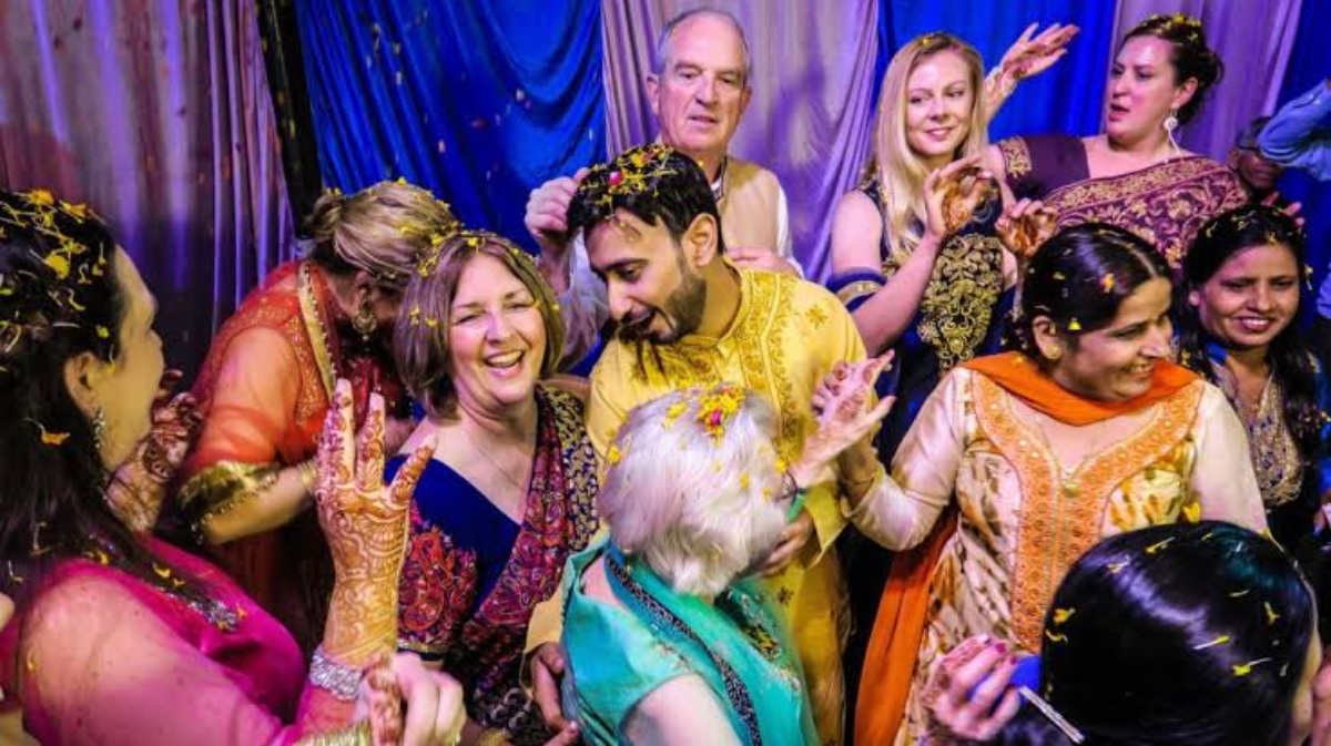 Inviting Foreigners In Your Wedding: इस वेबसाइट के जरिए आपकी शादी में आएंगे विदेशी मेहमान, जो सभी रस्मों रिवाजों में देंगे आपका साथ…