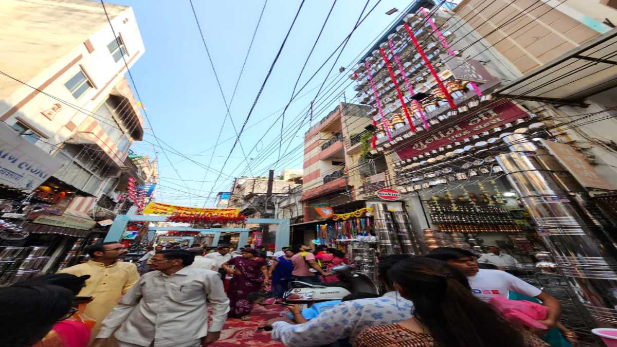 दिवाली में बाजार गुलजारः इंदौर के सराफा और बर्तन बाजारों में चुनाव का असर, कैश खरीदी प्रभावित