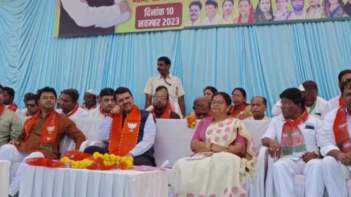 बुरहानपुर पहुंचे देवेंद्र फडणवीस: बीजेपी प्रत्याशी के समर्थन में की रैली; कांग्रेस पर बोला हमला, कहा- डेढ़ साल की कमलनाथ सरकार ने प्रदेश का सत्यानाश कर दिया