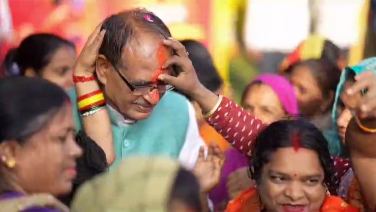 MP Election 2023: सीएम शिवराज ने मनाया भाई दूज, बहनों ने दिया जीत का आशीर्वाद