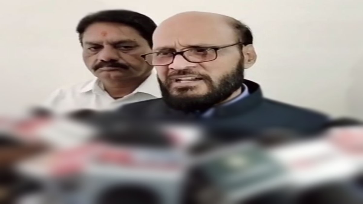 MP Breaking: वोटिंग के बीच भिड़े कांग्रेस-बीजेपी के कार्यकर्ता, हुई हाथापाई तो थाने पहुंचा मामला