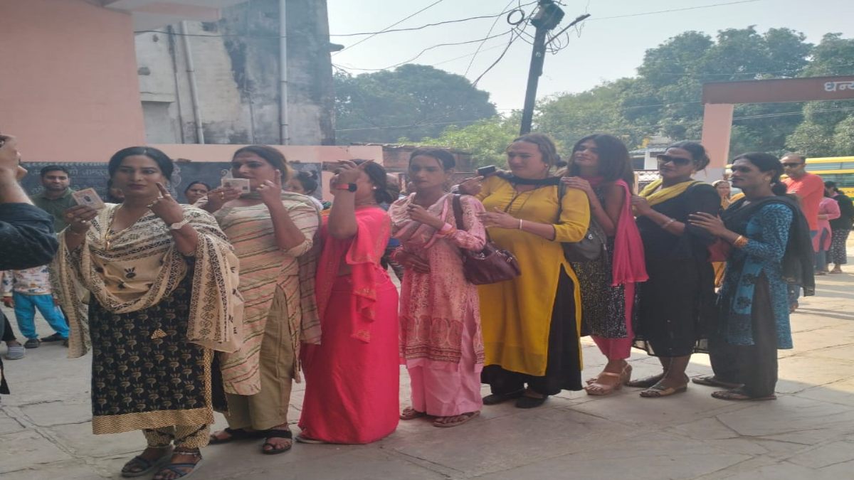 ये हैं लोकतंत्र के सजग प्रहरीः थर्ड जेंडर्स ने मतदान कर लोगों से की वोट डालने की अपील
