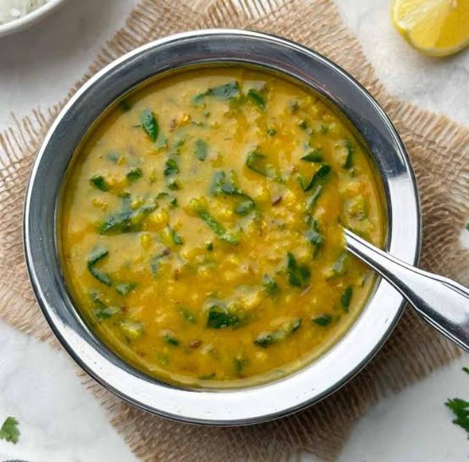 Today’s Recipe For Dal Palak: दाल पालक जायकेदार होने के साथ यह डिश होती है सेहत की दोस्त, सर्दियों में खाएं जमकर…