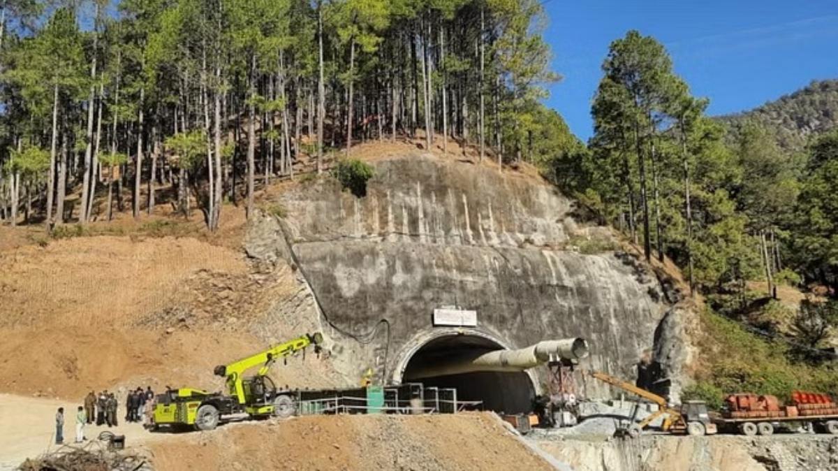Uttarkashi Tunnel Accident: उत्तरकाशी सुरंग दुर्घटना से सबक ले रही सरकार, सभी निर्माणाधीन सुरंगों का होगा सुरक्षा ऑडिट, एनएचएआई सात दिनों में देगी रिपोर्ट…