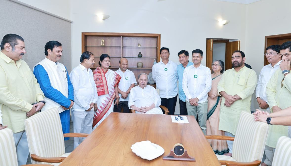 Odisha News: 5टी और नबीन ओडिशा के अध्यक्ष वीके पांडियन बीजेडी में हुए शामिल, पार्टी अध्यक्ष और मुख्यमंत्री ने की घोषणा…
