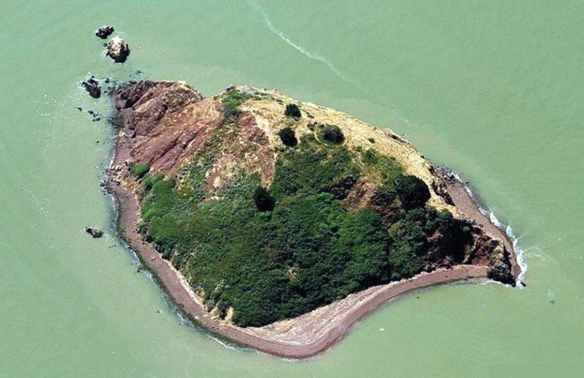 Island for Sale News: ये Red Rock Island बिकाऊ है, जानिए इसे खरीदने के लिए कितना खर्च करना पड़ेगा पैसा?