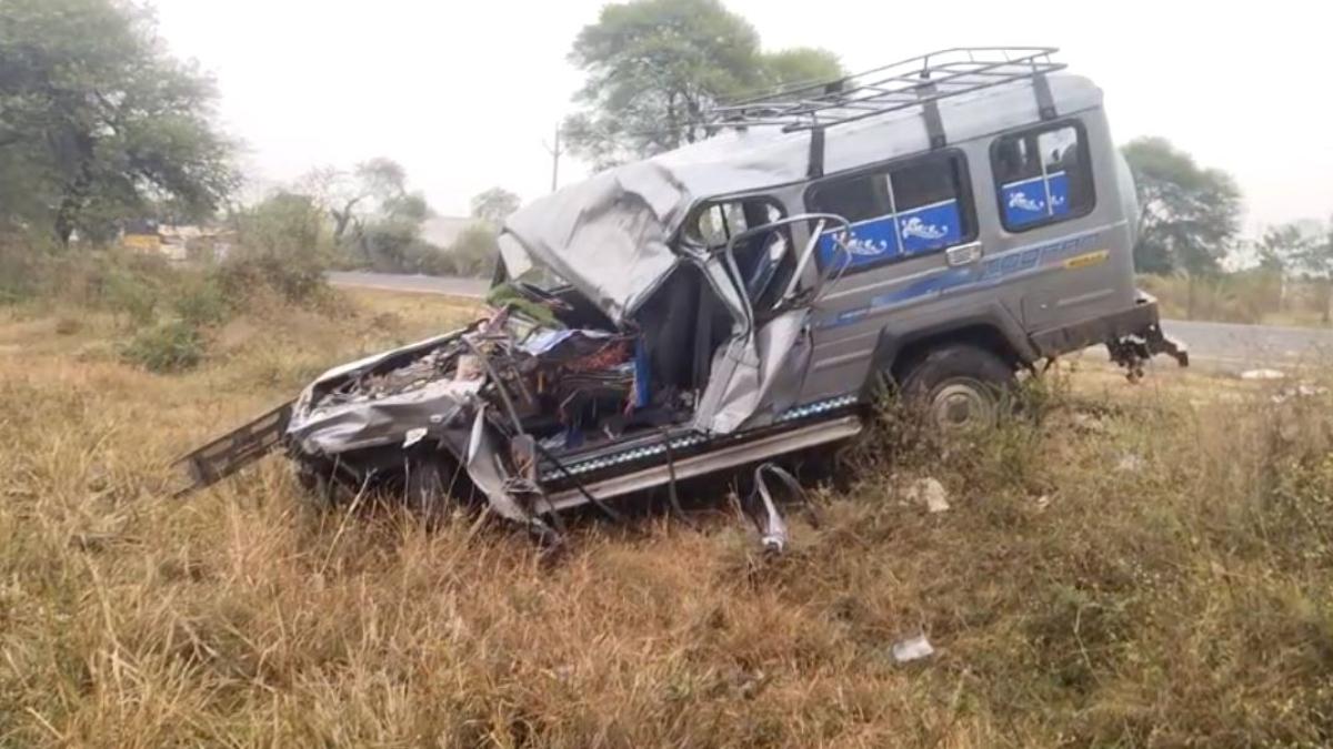 Vidisha Accident: चार पहिया वाहन को ट्रक ने मारी टक्कर, एक युवती की मौत अन्य घायल