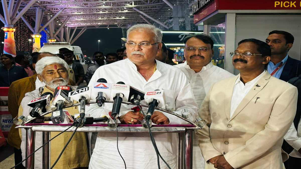 CM बघेल ने बृजमोहन के कर्मचारियों को ट्रेनिंग देने वाले बयान पर कसा तंज, बोले- ED और IT के चलते कर्मचारी ऐसे ही दबाव में है, अब क्यों कर रहे जबरदस्ती नौटंकी
