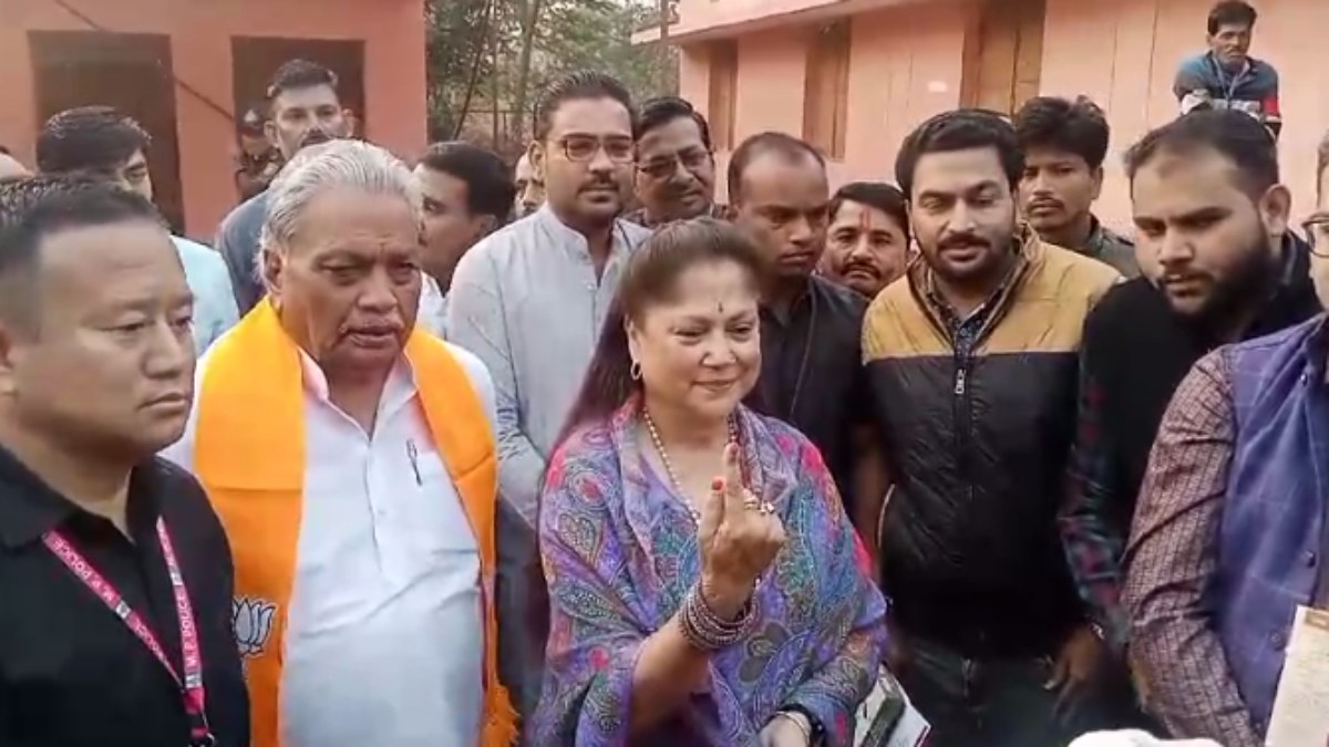 MP Election Voting 2023: खेल मंत्री यशोधरा राजे सिंधिया ने किया मतदान, बूथ पर सबसे पहले डाला वोट 