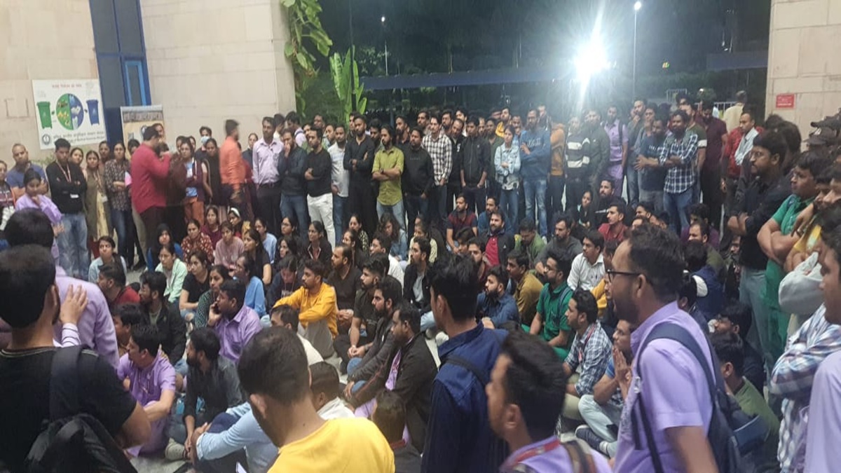 बड़ी खबर: AIIMS में डॉक्टरों और नर्सिंग स्टाफ के बीच विवाद; प्रबंधन और चिकित्सकों के खिलाफ खोला मोर्चा, मरीजों की बढ़ी मुश्किलें