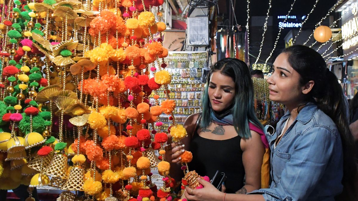 धनतेरस पर नहीं दिखा महंगाई का असर, यूपी में हुई पैसों की बारिश, कुल 17000 करोड़ का हुआ कारोबार