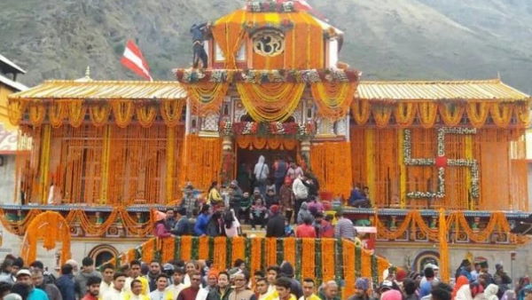विशेष फूलों से सजे बदरीनाथ और केदारनाथ धाम, दिवाली पर होगी विशेष पूजा-अर्चना
