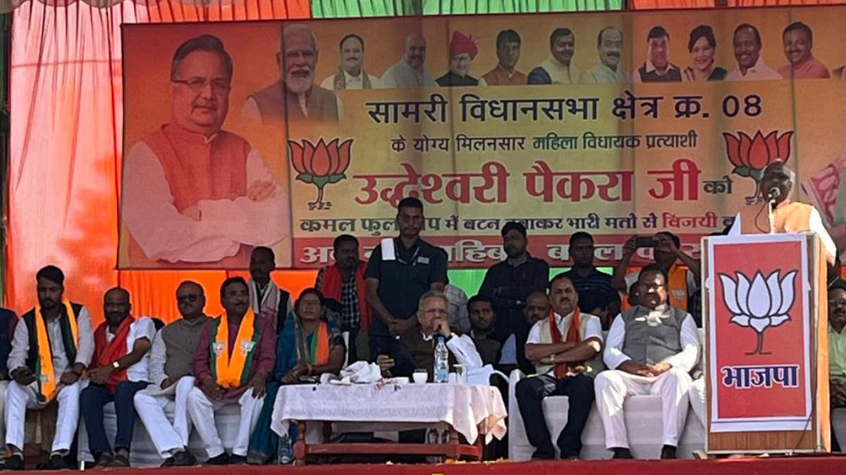रमन सिंह पहुंचे सामरी विधानसभा, भाजपा प्रत्याशी पैकरा के पक्ष में मांगा वोट…