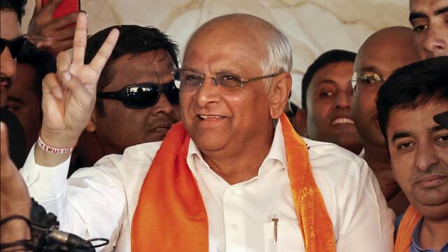 अयोध्या पहुंचे गुजरात के CM भूपेंद्र भाई पटेल, गुजरात भवन को आवंटित जमीन का करेंगे निरीक्षण