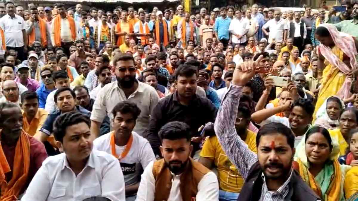 कांग्रेस प्रत्याशी पर एफआईआर दर्ज करने बीजेपी ने किया थाने का घेराव, महिला के साथ अभद्र व्यवहार करने का लगाया आरोप