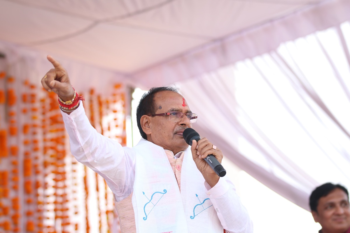 ‘AAP के आधे नेता तो जेल में हैं…’ CM शिवराज ने चलाए सियासी बाण, कहा- कांग्रेस के जय-वीरू में चल रही लड़ाई
