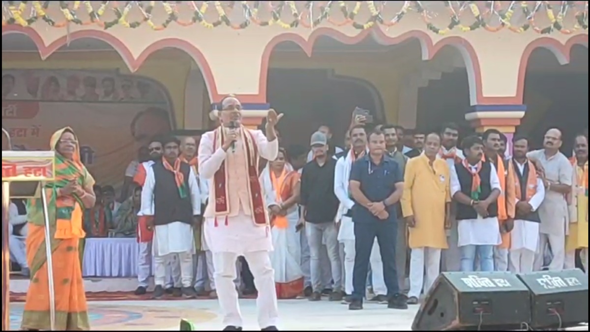 आप तो कफन तक के पैसे खा गए: CM शिवराज का कमलनाथ पर जुबानी हमला, कहा- विकास के सारे काम ठप कर दिए