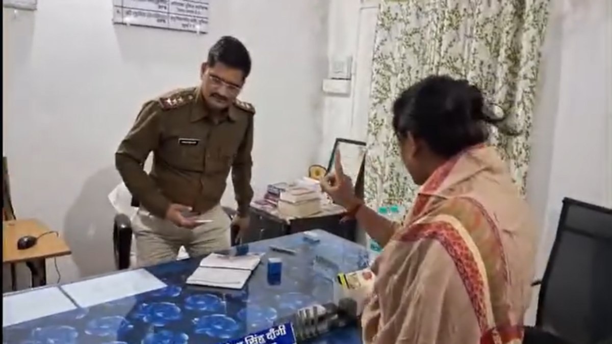 नेताओं के अजब-गजब ढंगः कांग्रेस महिला उम्मीदवार रात को पहुंची थाने, TI को धमकाते हुए बताया मंत्री का एजेंट, Video
