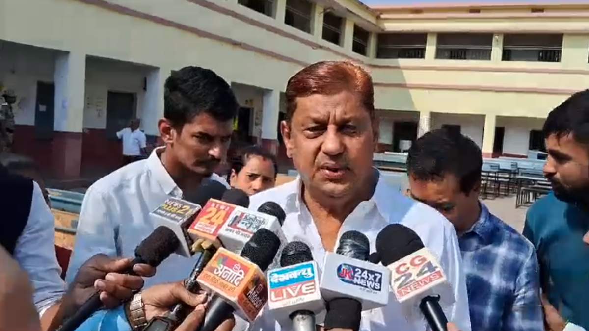 Chhattisgarh elections Phase 2 Voting: मंत्री मोहम्मद अकबर ने किया मतदान, कहा- कांग्रेस की घोषणाओं पर लग रही मुहर, अबकी बार 75 पार