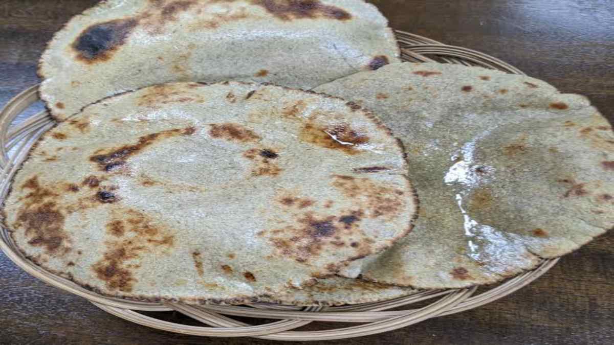 Bajra Roti : बाजरे की रोटी बनाने में आपको भी होती है दिक्कत, तो यहां जाने बिना चकला बेलन के आसानी से रोटी बनाने का तरीका