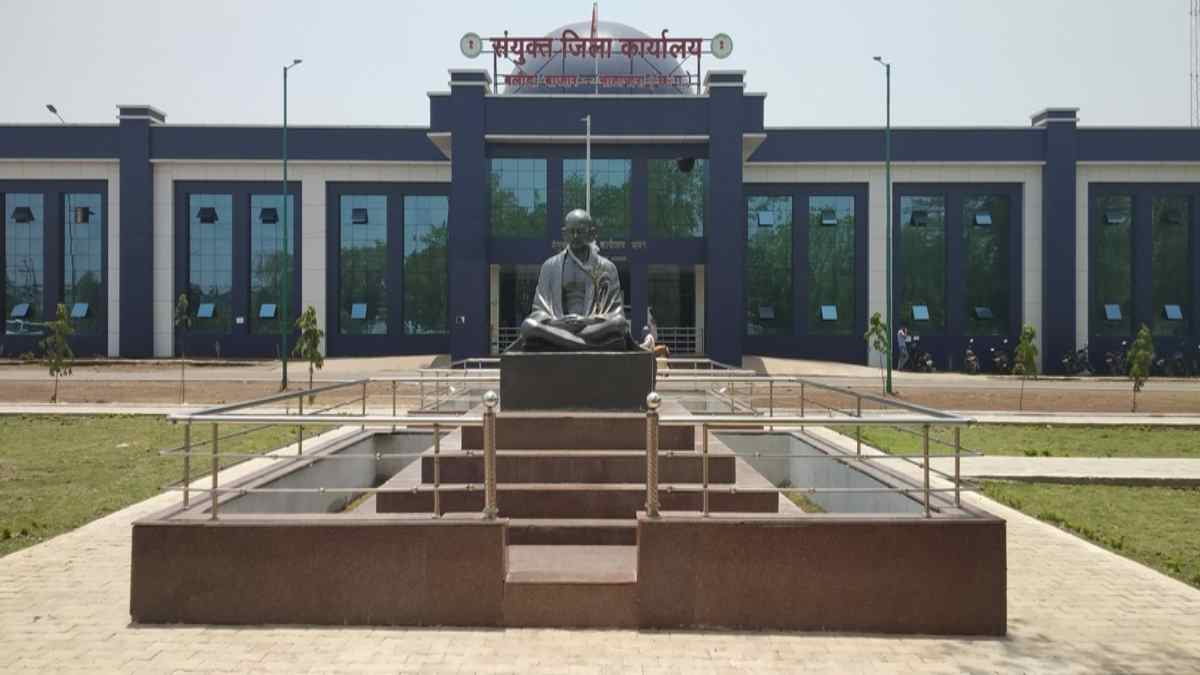 रेत से भरी ट्रक कलेक्टर परिसर से गायब, खनिज विभाग ने थाने में दर्ज कराई शिकायत