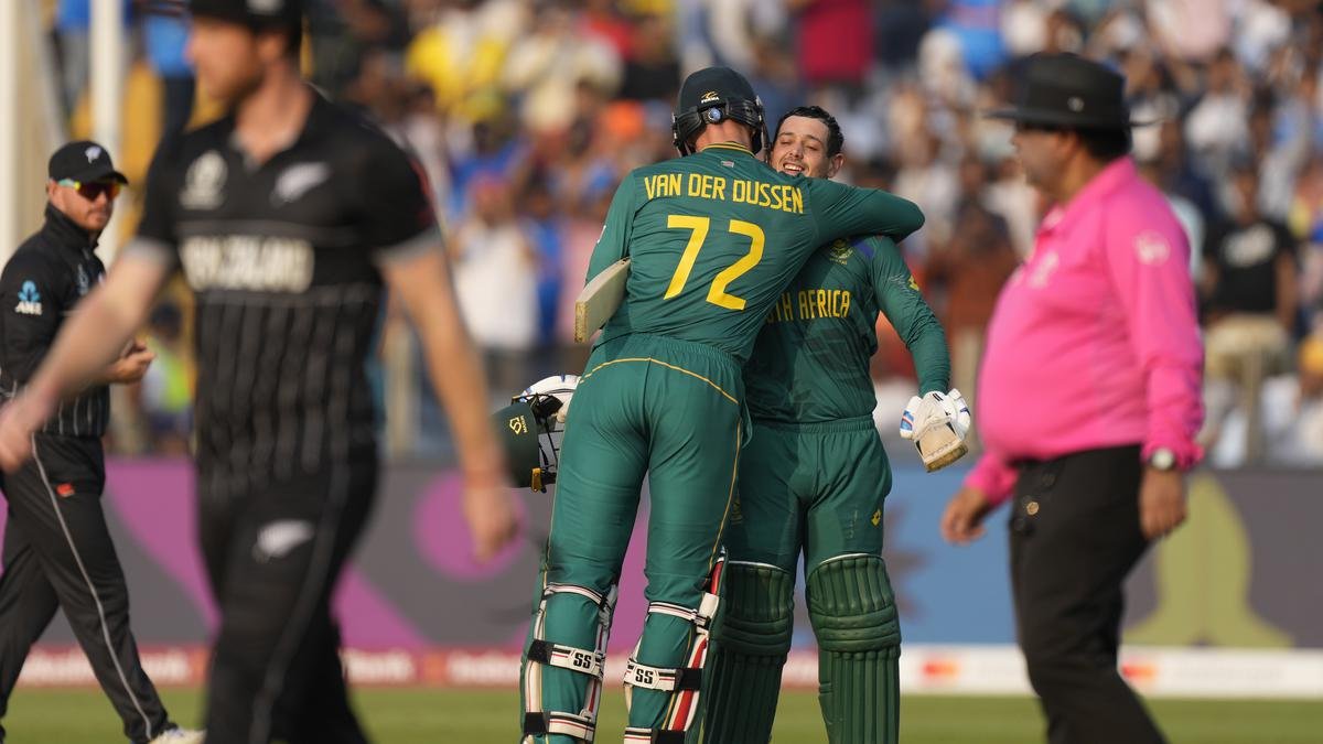 ICC CWC 2023 RSA vs NZ : साउथ अफ्रीका के दो बल्लेबाजों ने खेली शतकीय पारी, न्यूजीलैंड को दिया 358 रनों का लक्ष्य