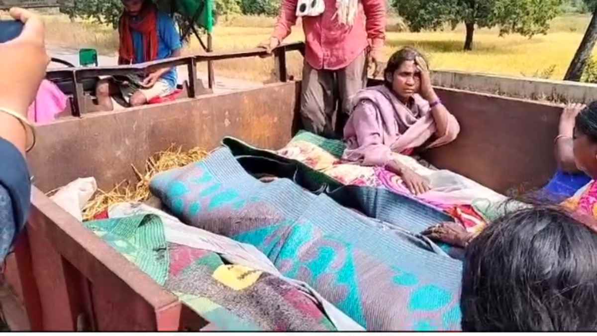 पीएम के दौरे से पहले नक्सलियों का आतंक : बस्तर में चार ग्रामीणों को उतारा मौत के घाट, पुलिस मुखबिरी का लगाया आरोप