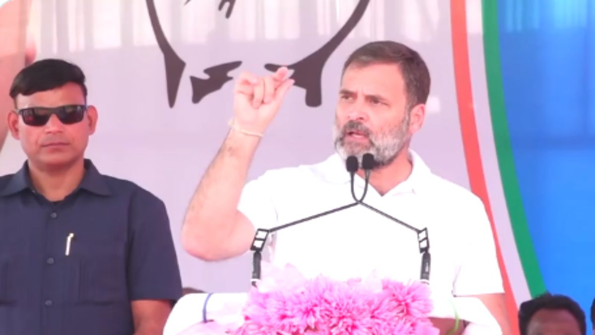 बस्तर में राहुल गांधी ने कहा – आदिवासियों को वनवासी कहकर भाजपाई कर रहे अपमान, जल, जंगल और जमीन छीनने का काम कर रही मोदी सरकार