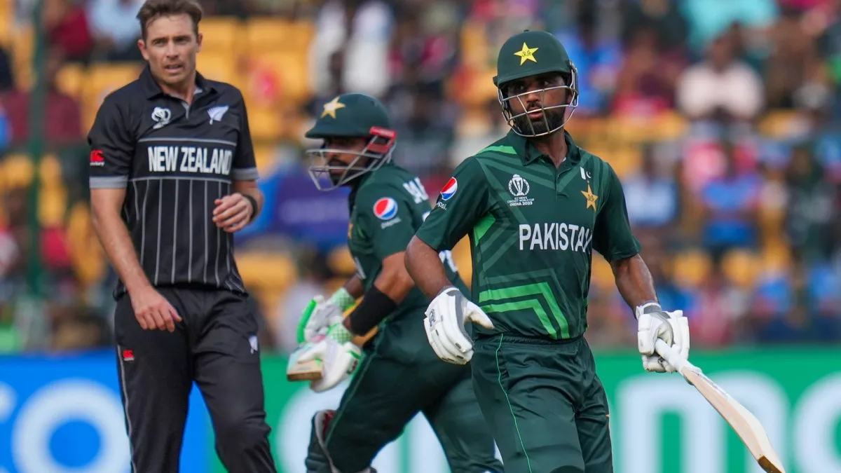 PAK vs NZ World Cup 2023: 401 रन बनाने के बाद भी न्यूजीलैंड को मिली हार, पाक की सेमीफाइनल की उम्मीदें बरकरार, जानिए मैच का हाल…
