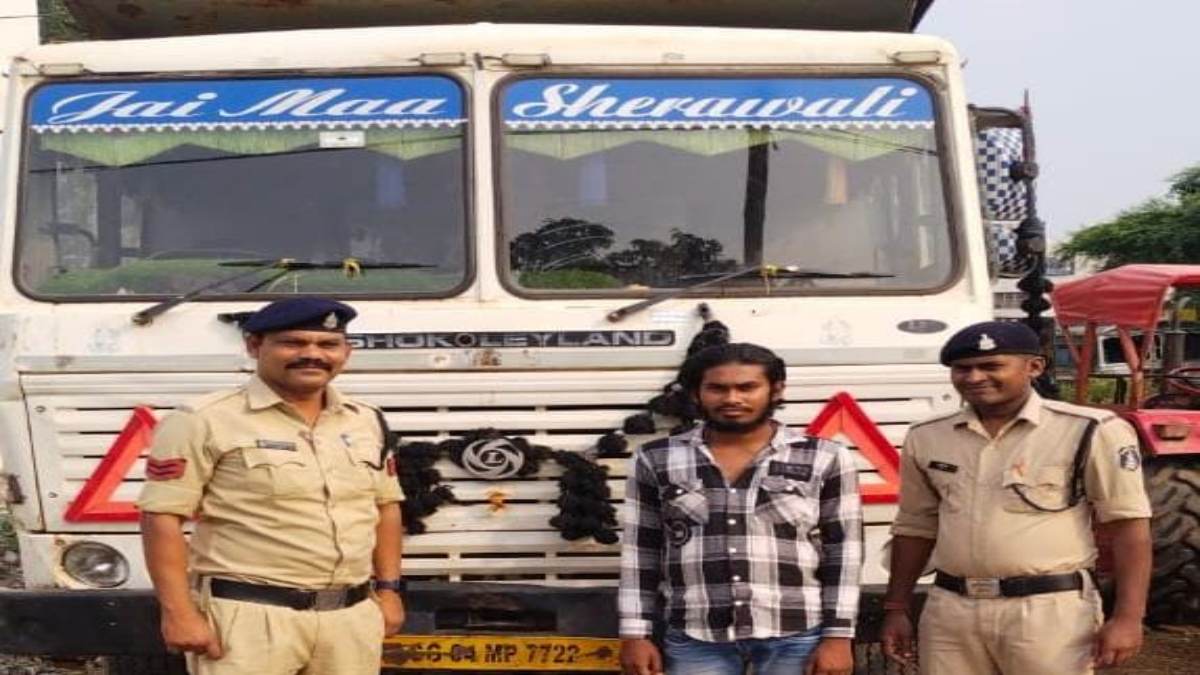 खबर का असर : कलेक्टर परिसर से रेत से भरी जब्त वाहन गायब करने वाला चालक गिरफ्तार, मालिक फरार