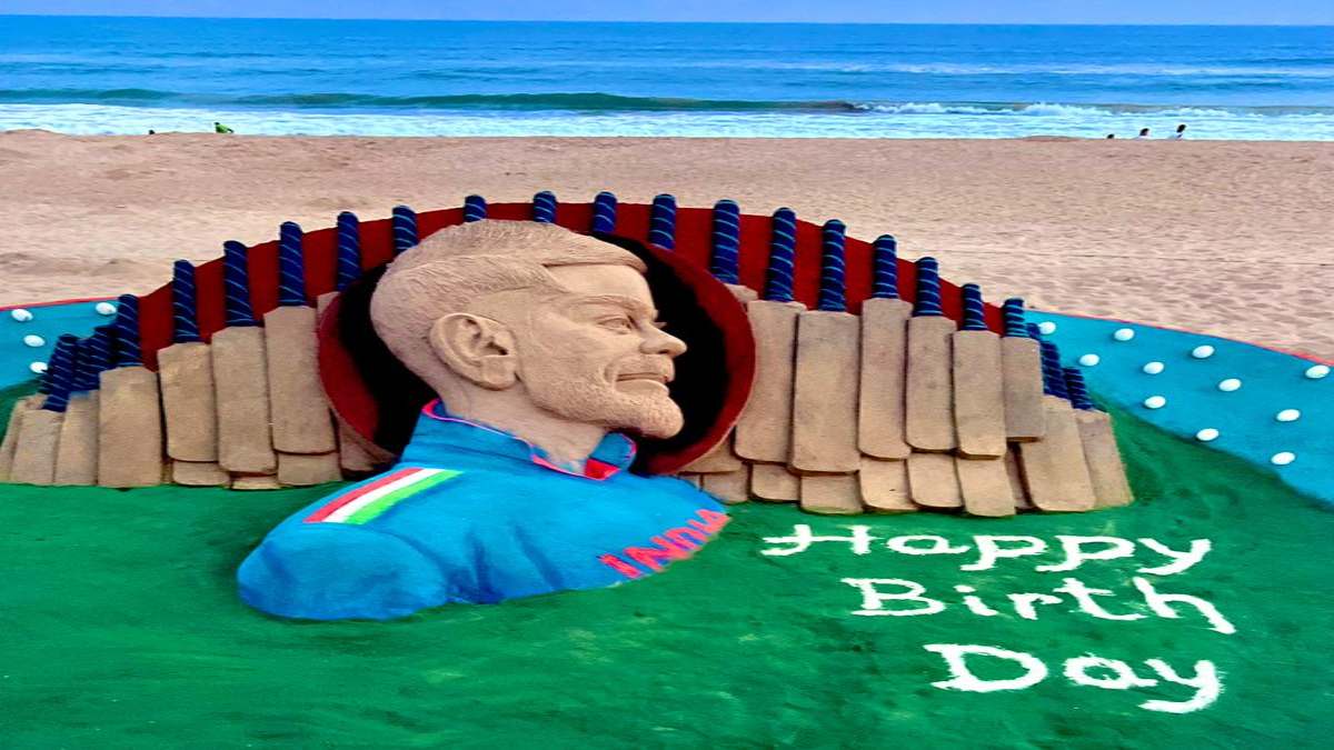 प्रसिद्ध सैंड आर्टिस्ट Sudarsan Pattnaik ने रेत पर बनाई Virat Kohli की कलाकृति, दी जन्मदिन की शुभकामनाएं …