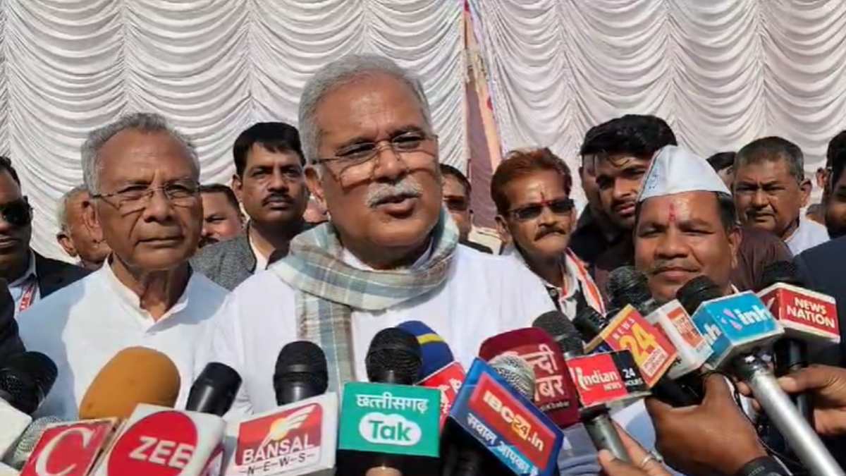 ‘कका अभी जिंदा है‘ के बाद अब ’रिश्ते में तो हम बाप लगते हैं‘, जानिए सीएम भूपेश बघेल ने क्यों कही यह बात …