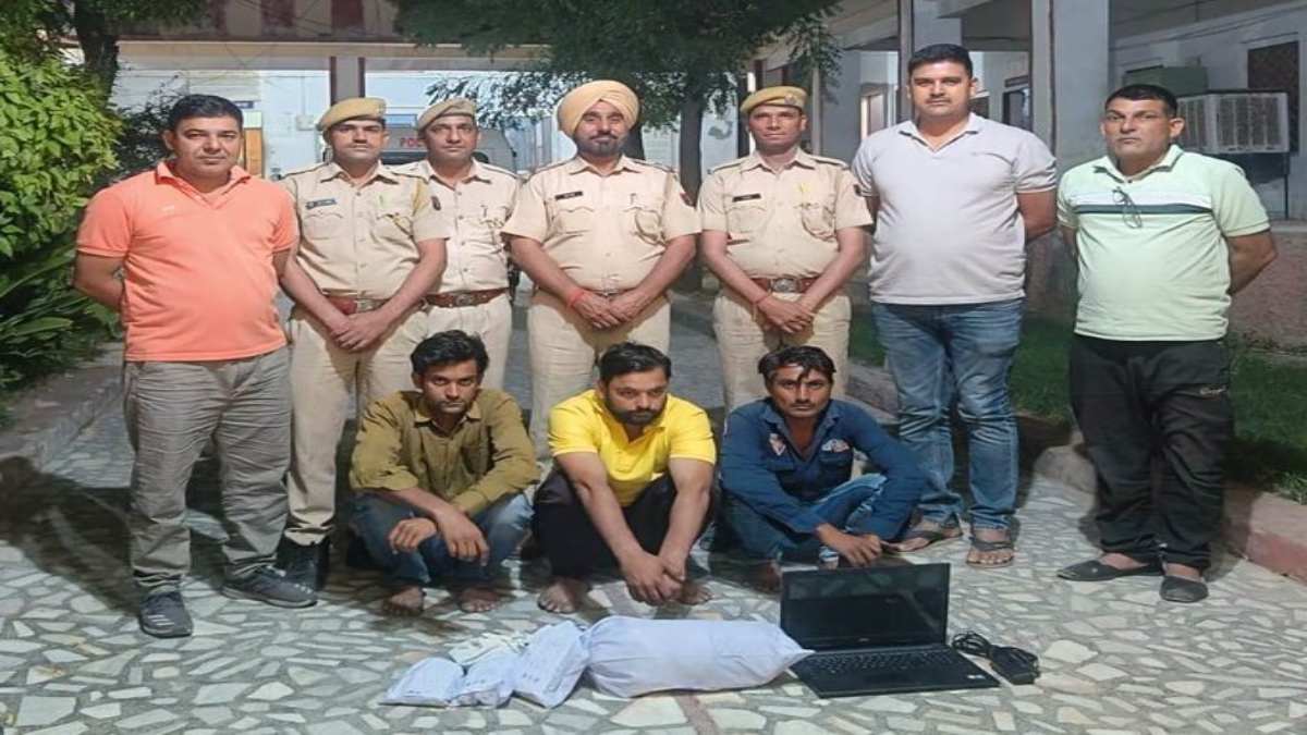 घर में चल रही थी नकली नोट की फैक्ट्री, कार्रवाई करने पहुंची पुलिस के उड़े होश
