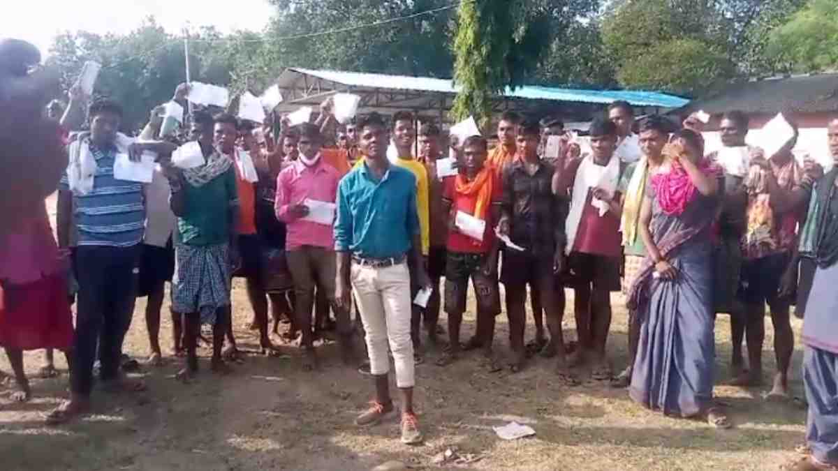 ‘बुलेट पर बैलेट भारी’ : दंतेवाड़ा में इस बार दो % ज्यादा मतदान, नक्सली दहशत के बाद भी 62.55 फीसदी वोटिंग, मतदान का समय खत्म होने पर वापस लौटे एक सौ से ज्यादा वोटर, VIDEO जारी कर किया विरोध…