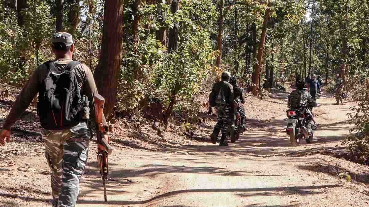 Chhattisgarh Election 2023 : नक्सल इलाकों में अभी भी फंसे हैं कई मतदान दल, एसपी बोले – पोलिंग पार्टियों को वापस लाना चुनौती