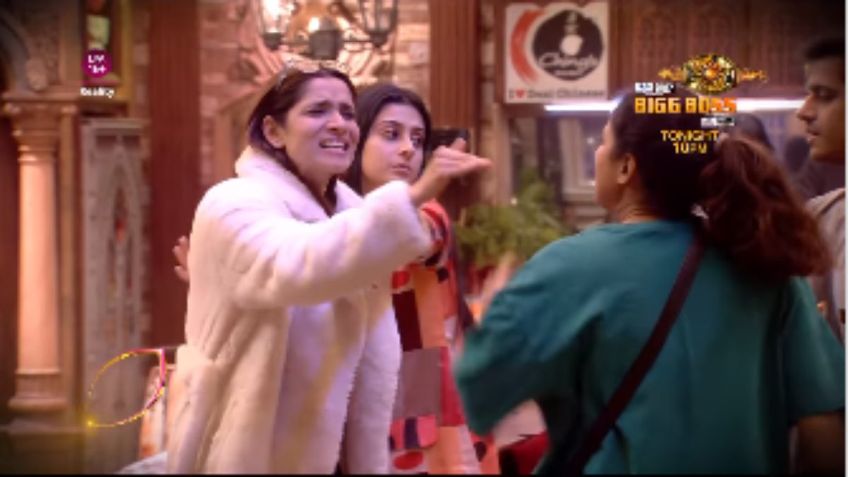 Bigg Boss 17 Update : एक दूसरे पर भड़की टीवी की दो बहुएं, कहने लगीं- तुम साइको हो, तुम पागल हो …