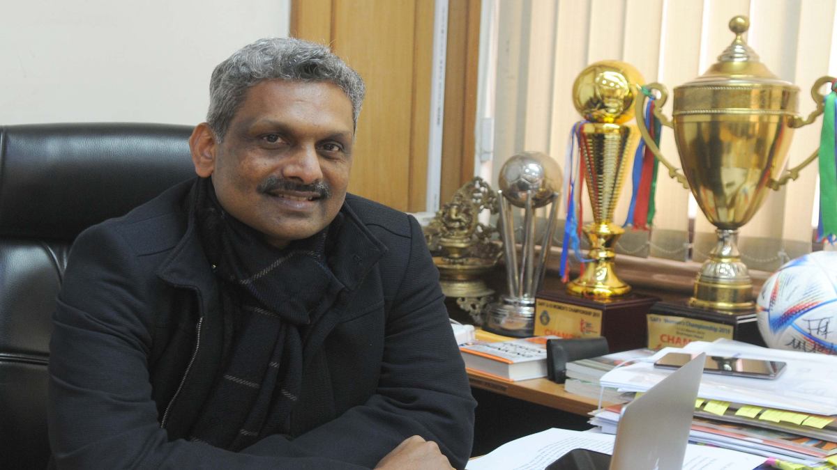 Indian Football Team की बढ़ी मुश्किलें, AIFF ने महासचिव शाजी प्रभाकरण को दिखाया बाहर का रास्ता, जानिए क्या है पुरा मामला