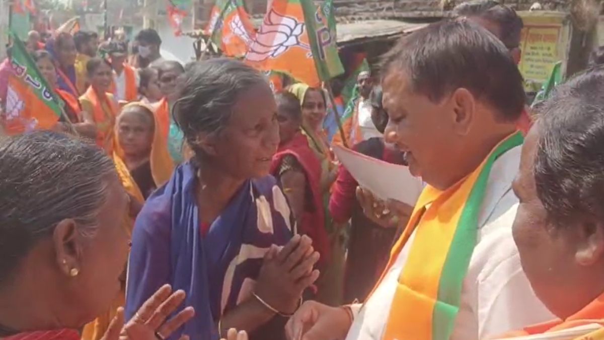 CG Election 2023: भाजपा प्रत्याशी का विरोध, प्रचार के दौरान महिलाओं ने जमकर सुनाई खरी खोटी, पूछा- ’10 साल कहां थे ?’ देखें Video..