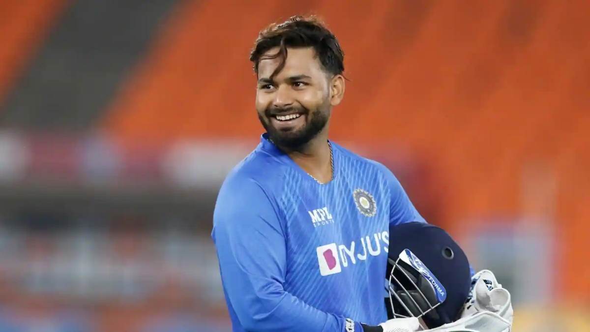 IPL 2024: Rishabh Pant के फैंस के लिए खुशखबरी, इस शिविर में पहुंचे धाकड़ खिलाड़ी, जानिए कब हो रही वापसी…