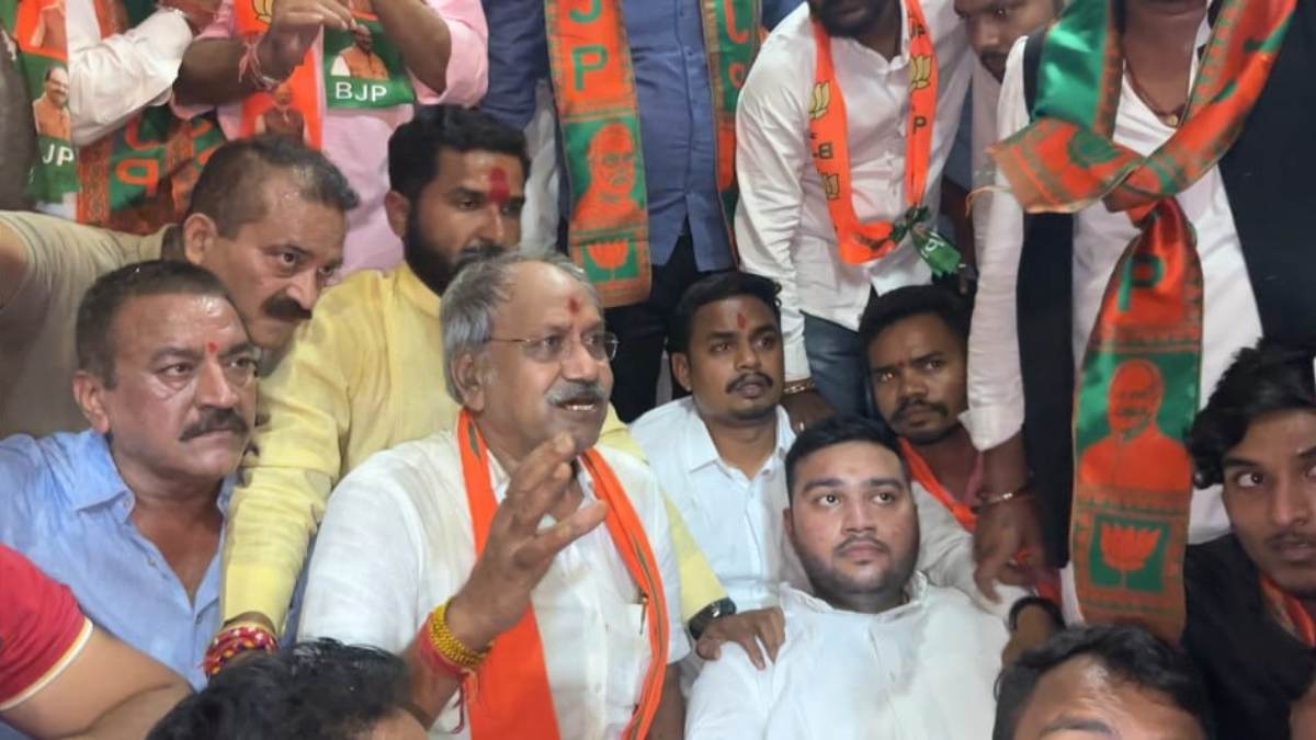 CG BREAKING: पूर्व मंत्री और बीजेपी प्रत्याशी बृजमोहन अग्रवाल के साथ झूमा-झटकी का आरोप, भाजपाईयों ने थाने का किया घेराव