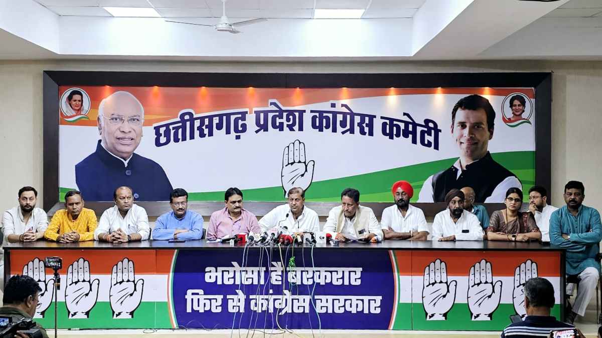 चुनाव और योजना पर सियासत : कांग्रेस ने महतारी वंदन योजना पर उठाया सवाल, कहा- चुनाव के समय प्रलोभन दे रही भाजपा