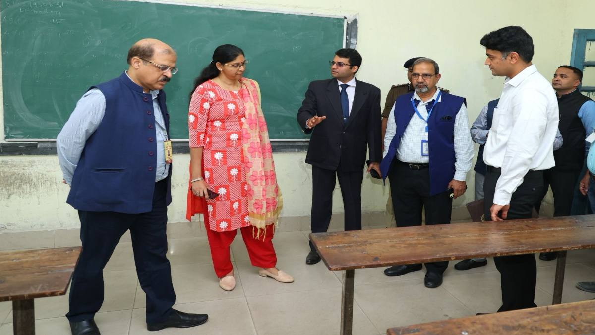CG ELECTION 2023: भारत निर्वाचन आयोग के अधिकारियों ने निर्वाचन की तैयारियों का निरीक्षण, दिए आवश्यक दिशा-निर्देश…
