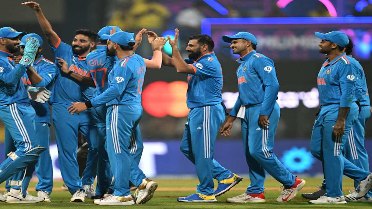 IND vs NZ World Cup 2023: रोमांचक मुकाबले में भारत ने न्यूजीलैंड को 70 रन से हराकर फाइनल में किया प्रवेश, शमी ने झटके 7 विकेट, बेकार गई डेरिल मिशेल की शतकीय पारी