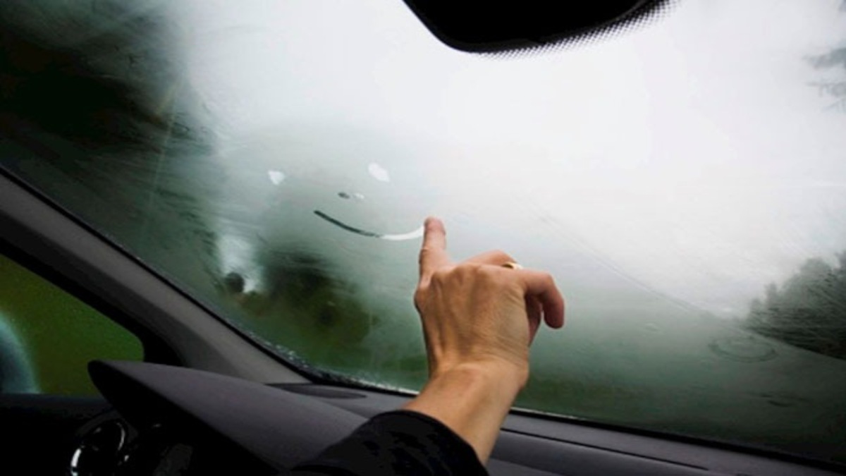 Driving Tips In Winter : ठंड में विंडशील्ड पर जमने वाली भाप से हैं परेशान? तो अपनाएं ये टिप्स