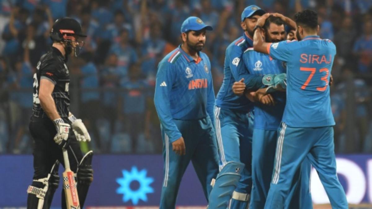 IND vs NZ World Cup 2023: भारत-न्यूजीलैंड मैच में  पिच बदलने का आरोप, सुनील गावस्कर कही चौकाने वाली बात…