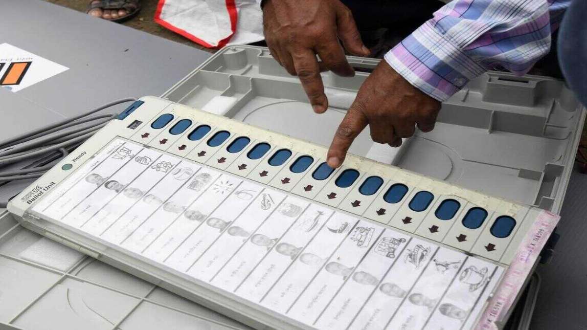 Chhattisgarh elections Phase 2 Voting: इन 4 जगहों पर EVM में आई खराबी, नहीं डल पाया है एक भी वोट, सुधारने की जद्दोजहद जारी…
